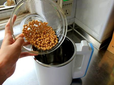 豆漿機屬于比較常用的家用電器產品